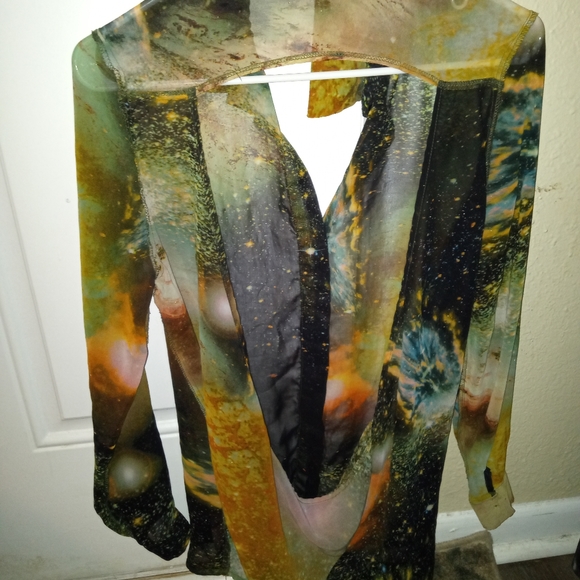 Cosmic button, backless - Picture 3 of 3